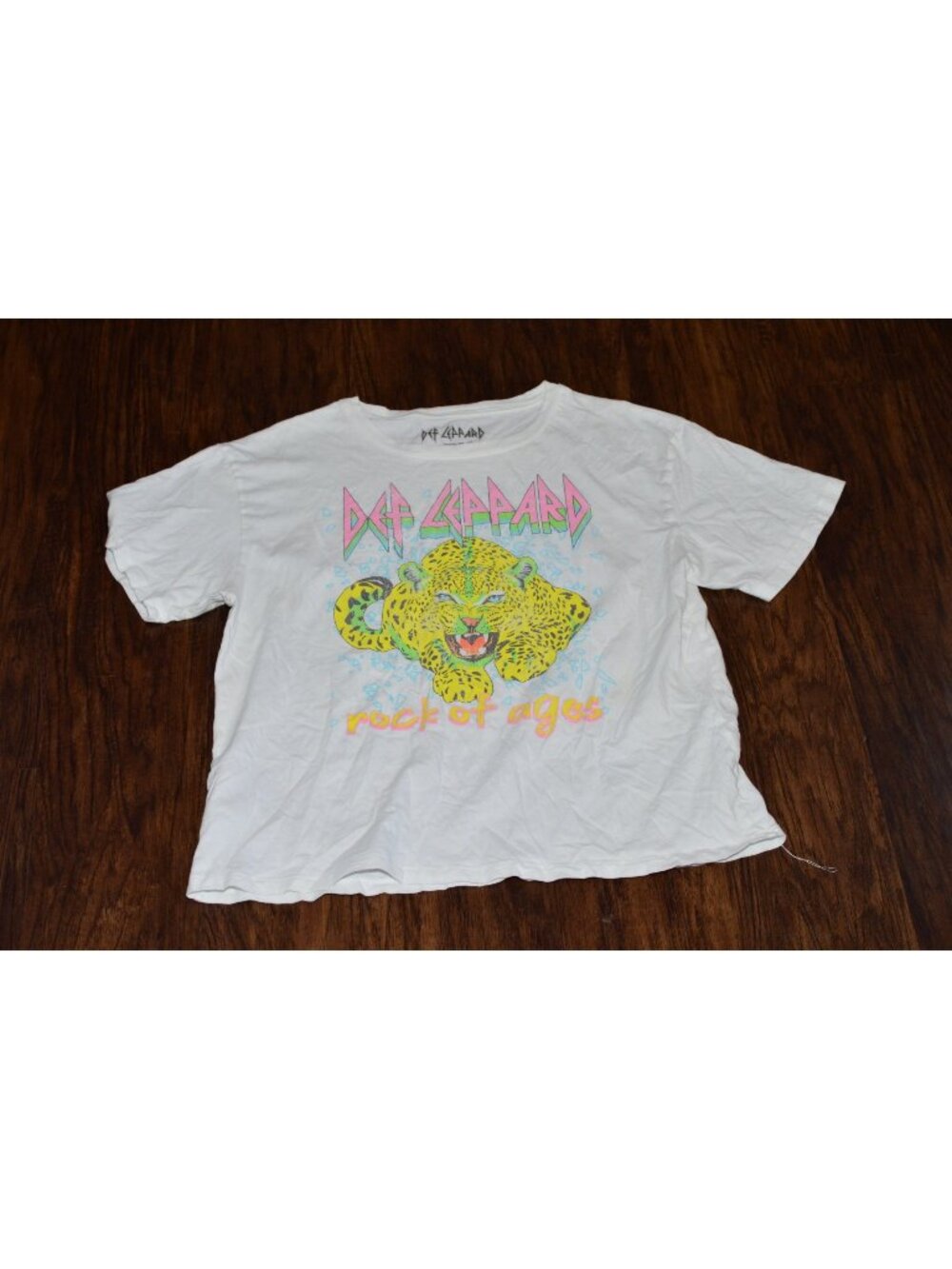 Womens Size M Def Leppard Tshirt Rocker Graphic Retro Band Pastel Grunge Cropped